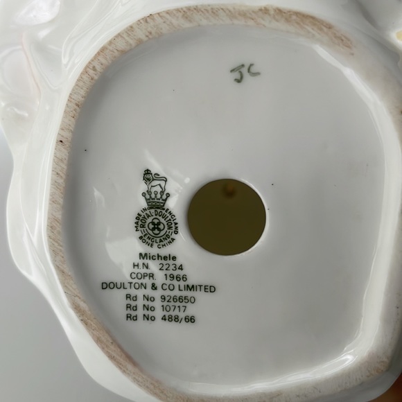 Antique Royal Doulton figurine “Michele”. - Picture 5 of 5